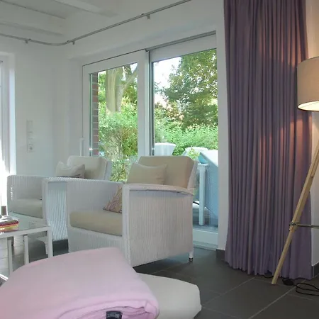 Idyllisches-ambiente-am-suedstrand-links Wyk auf Föhr