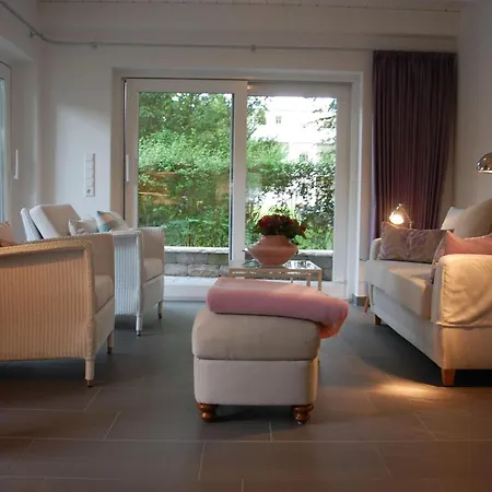 Idyllisches-ambiente-am-suedstrand-links Wyk auf Föhr