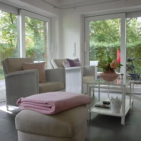 Idyllisches-ambiente-am-suedstrand-links בית נופש