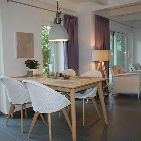 Idyllisches-ambiente-am-suedstrand-links בית נופש *