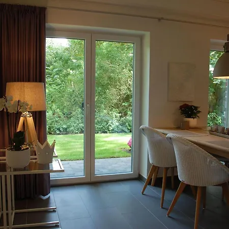 Idyllisches-ambiente-am-suedstrand-links בית נופש Wyk auf Föhr