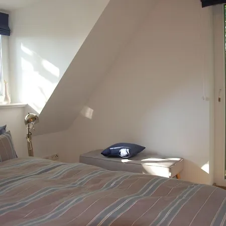 Idyllisches-ambiente-am-suedstrand-links *