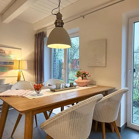 Idyllisches-ambiente-am-suedstrand-links Feriehus *